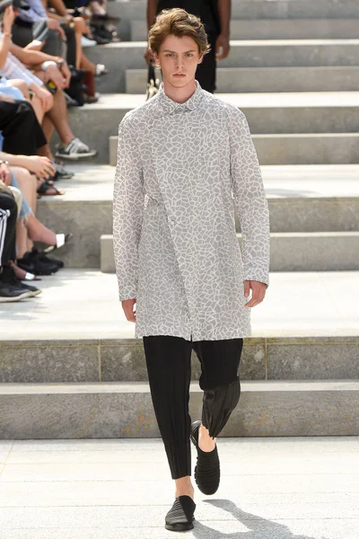 Look 22